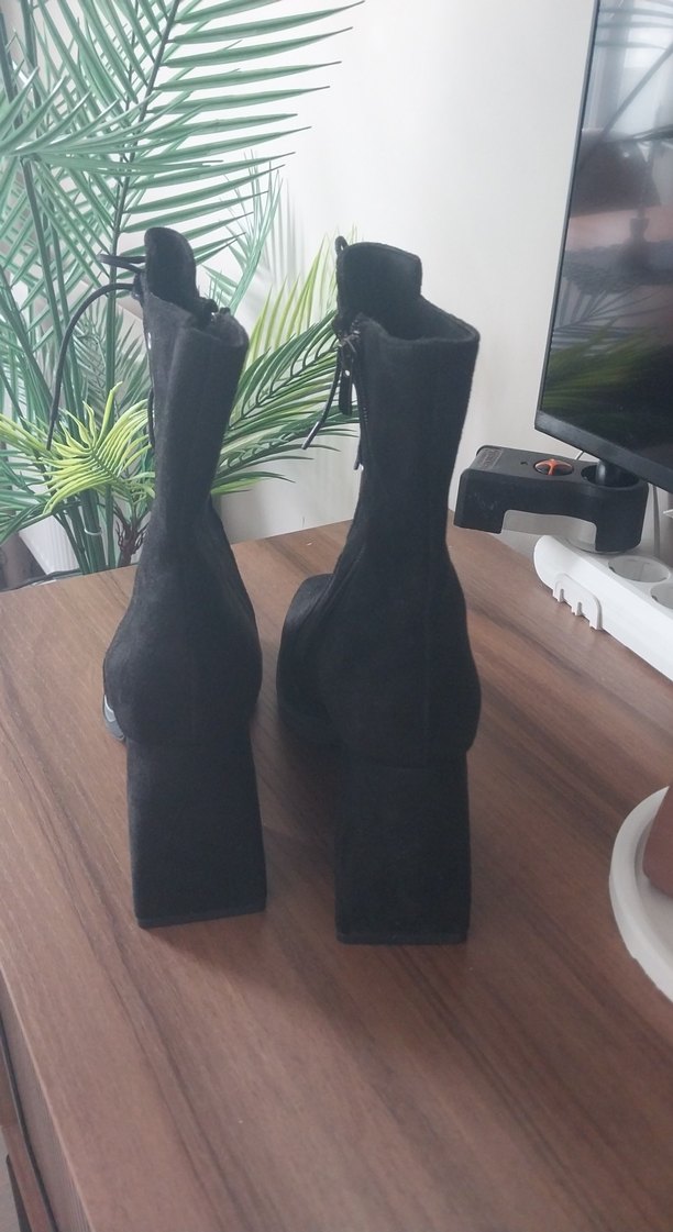 Siyah Süet Topuklu bagcikli bot - Görsel 4