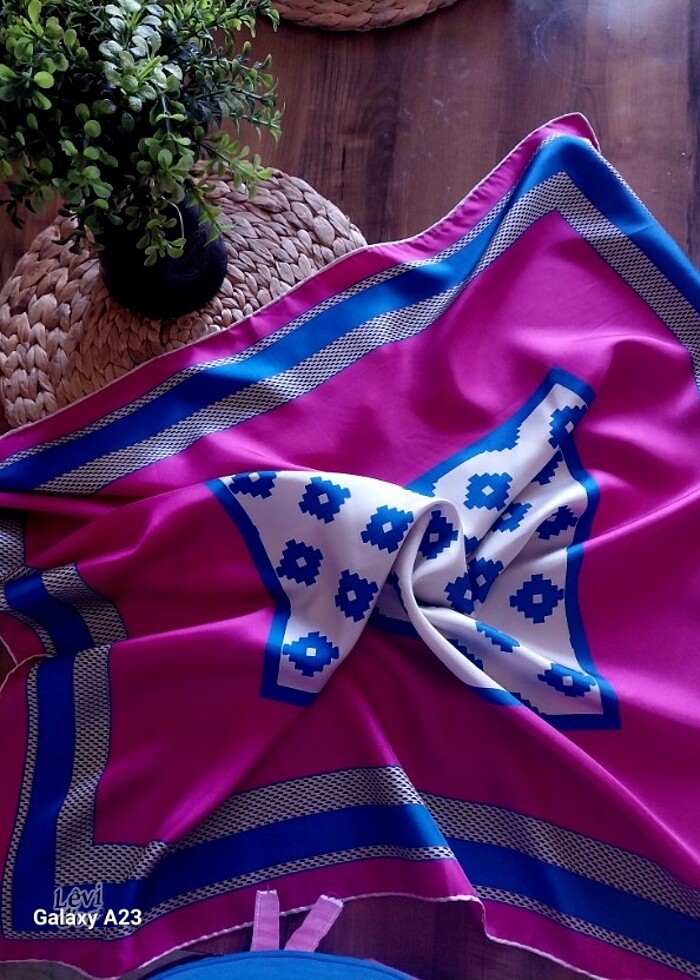 Levidor marka İpek esarp - Görsel 3