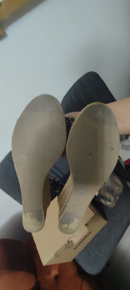 Siyah Desenli Dolgu Topuk Kadın Sandalet - Görsel 4