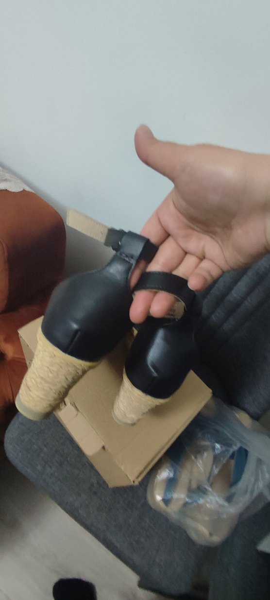 Siyah Desenli Dolgu Topuk Kadın Sandalet - Görsel 3