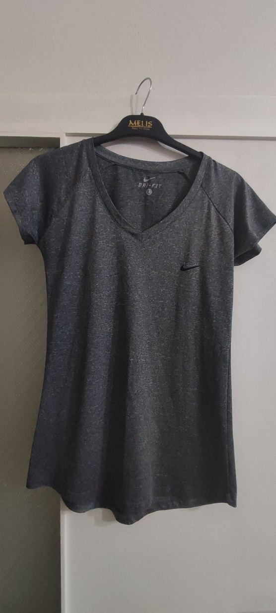 Gri V Yaka Kısa Kollu Spor Tişört - Görsel 2