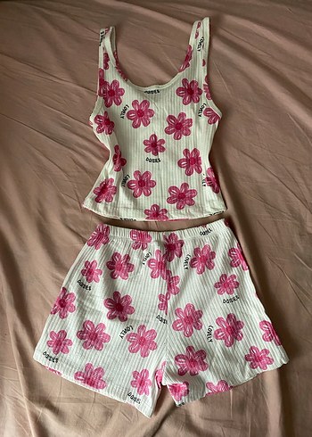 Pembe Çiçek Desenli Pijama Takımı - Görsel 2