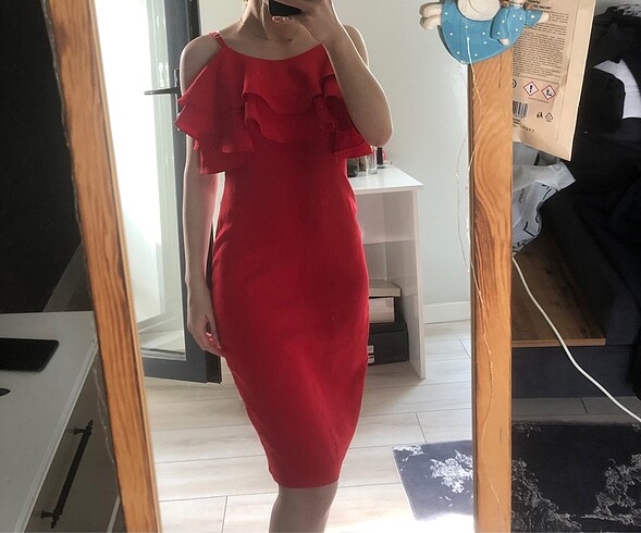 Kısa kırmızı elbise