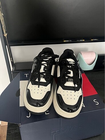 37 Beden Tommy Hilfiger sneakers