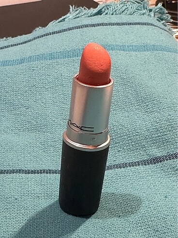 Mac powder kiss ruj scattered petals