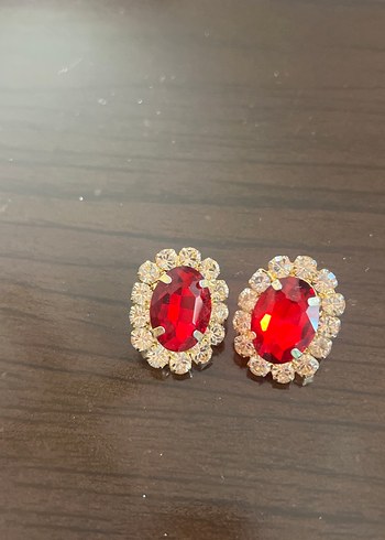 Kristal taşlarla çevrelenmiş kırmızı çek kristali vintage küpe - Görsel 3