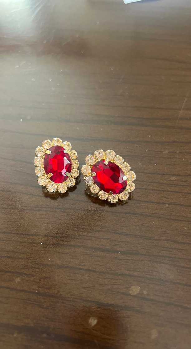 Kristal taşlarla çevrelenmiş kırmızı çek kristali vintage küpe - Görsel 2