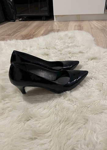 Siyah Rugan Topuklu Kadın Stiletto