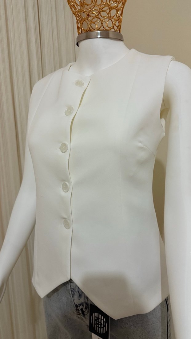 Düğmeli Beyaz Kadın Yelek - Görsel 3