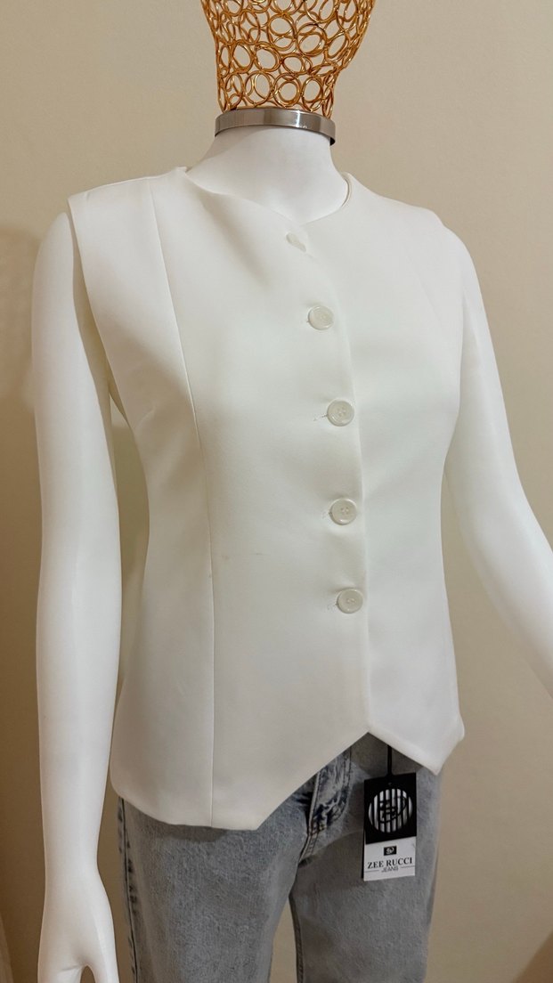 Düğmeli Beyaz Kadın Yelek - Görsel 2