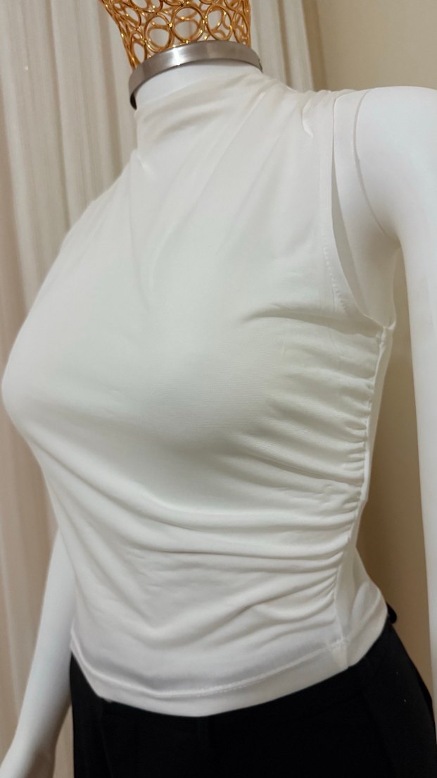 Beyaz Yüksek Yakalı Kolsuz Mini Tulum - Görsel 4