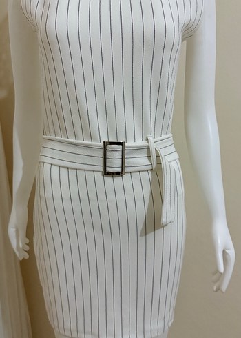 Kemer Detaylı Beyaz Çizgili Mini Elbise - Görsel 3