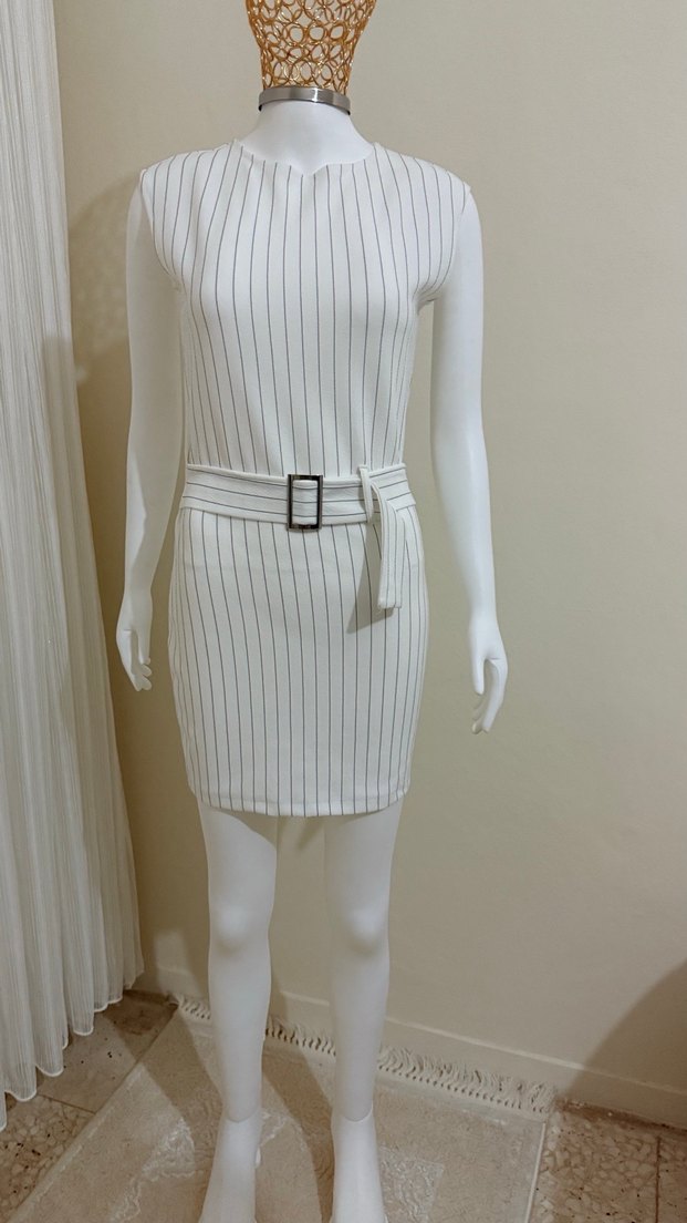 Kemer Detaylı Beyaz Çizgili Mini Elbise - Görsel 2