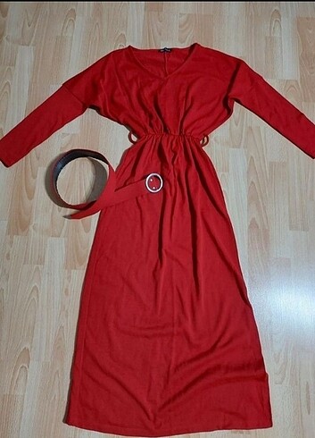 Uzun Kırmızı Elbise 