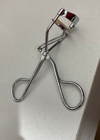 Bej ve Gri Kirpik Kıvırıcı - Görsel 2