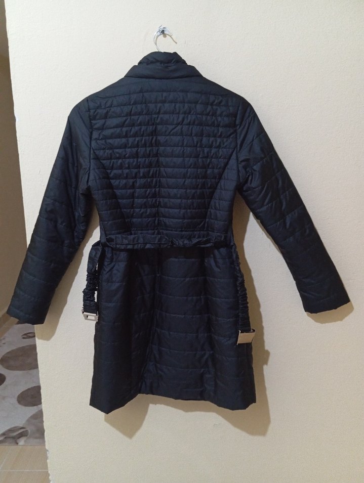 Kürk Detaylı Siyah Kadın Kışlık Mont - Görsel 4