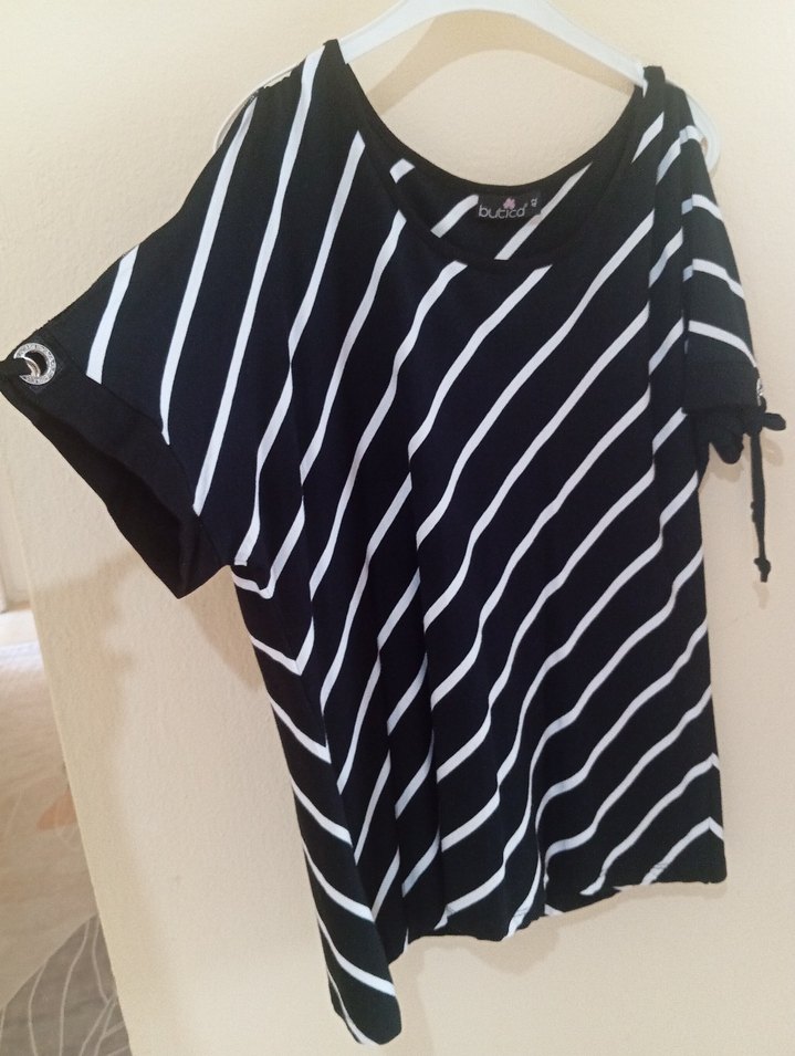 Çizgili Siyah Bluz - Görsel 2