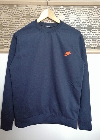 Nike Bisiklet Yaka Sweatshirt 