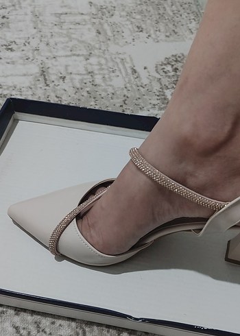 Bej Stiletto Topuklu Bağcıklı Kadın Abiye Ayakkabı - Görsel 6