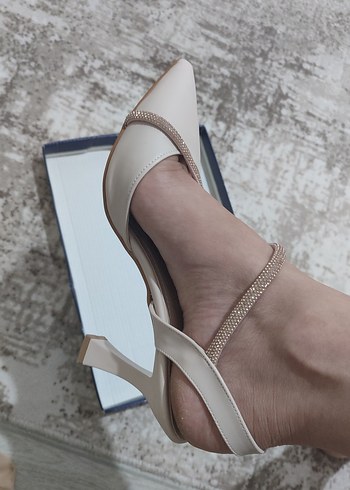 Bej Stiletto Topuklu Bağcıklı Kadın Abiye Ayakkabı - Görsel 7