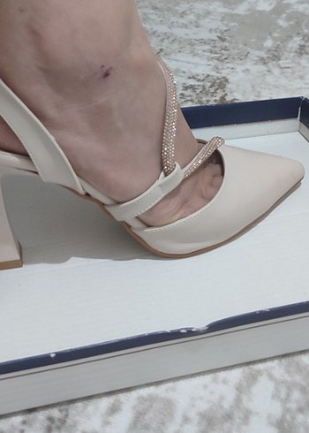 Bej Stiletto Topuklu Bağcıklı Kadın Abiye Ayakkabı - Görsel 8