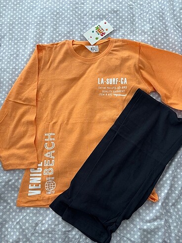 Erkek yada kız her ikisi de giyer pijama takımı