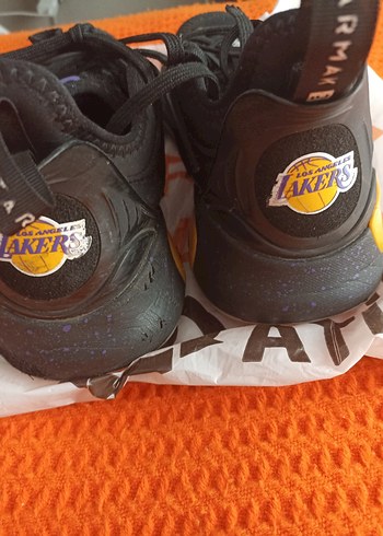 Mor Detaylı Bağcıklı Basketbol Ayakkabısı - Görsel 2