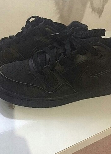 37,5 Beden siyah Renk Nike siyah ayakkabı 