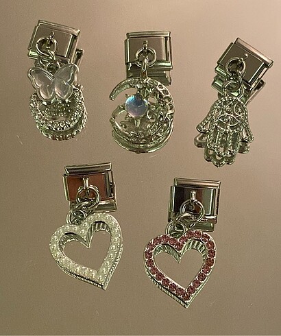 Nomi charm