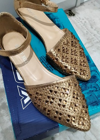 Altın Renkli Kemerli Blok Topuklu Kadın Babet - Görsel 3