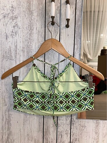 Bershka BERSHKA boyundan bağlamalı crop