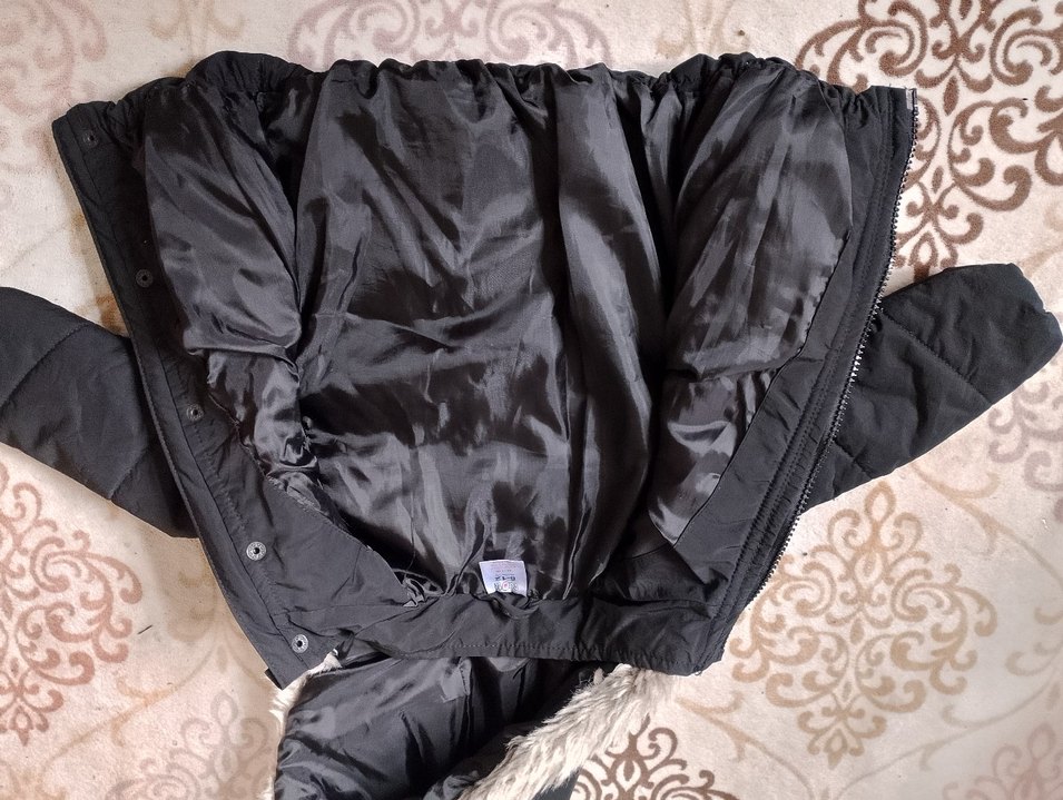 Kürklü Kapüşonlu Siyah Erkek Çocuk Mont - Görsel 3