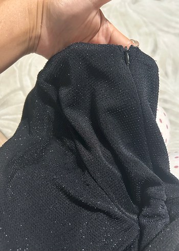 m Beden Siyah V Yaka İnce Askılı Midi Elbise