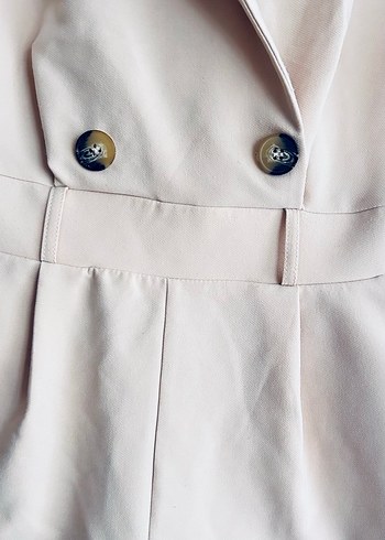 Bej Düğmeli Kısa Tulum - Görsel 2