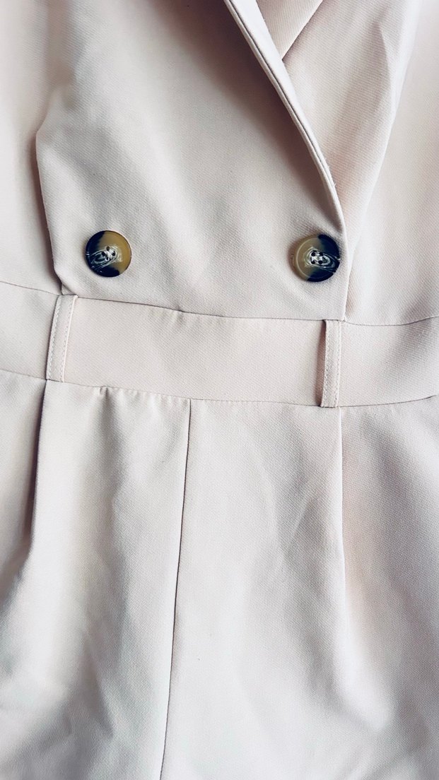 Bej Düğmeli Kısa Tulum - Görsel 2