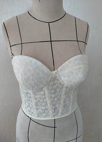 Dantel Detaylı Beyaz Straplez Büstiyer - Görsel 3