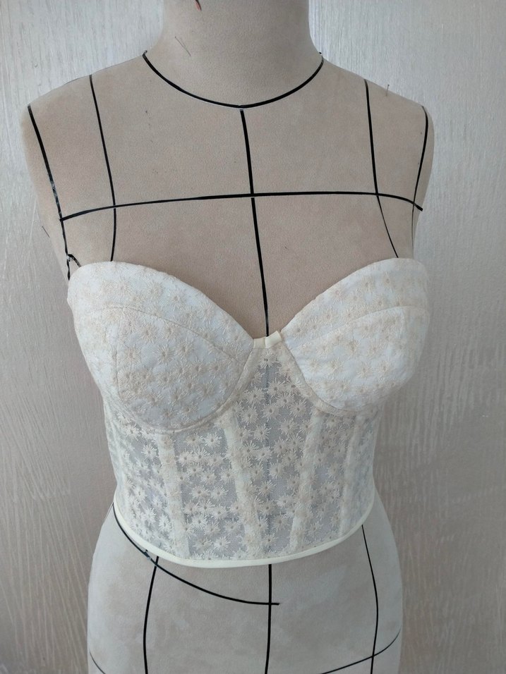 Dantel Detaylı Beyaz Straplez Büstiyer - Görsel 3