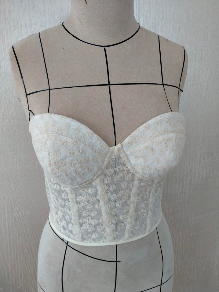 Dantel Detaylı Beyaz Straplez Büstiyer - Görsel 4