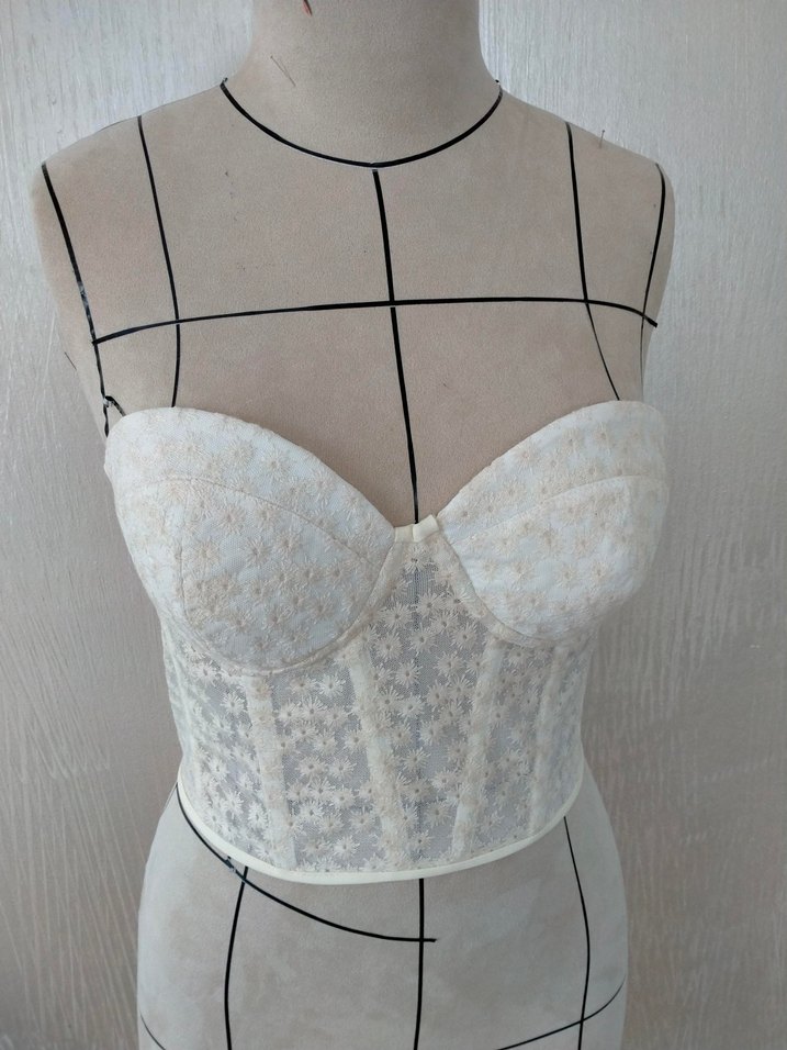 Dantel Detaylı Beyaz Straplez Büstiyer - Görsel 5