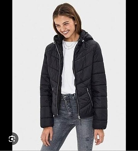 xs Beden siyah Renk BERSHKA mevsimlik şişme mont