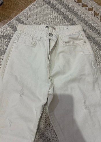 Beyaz Düğmeli Kadın Kot Pantolon