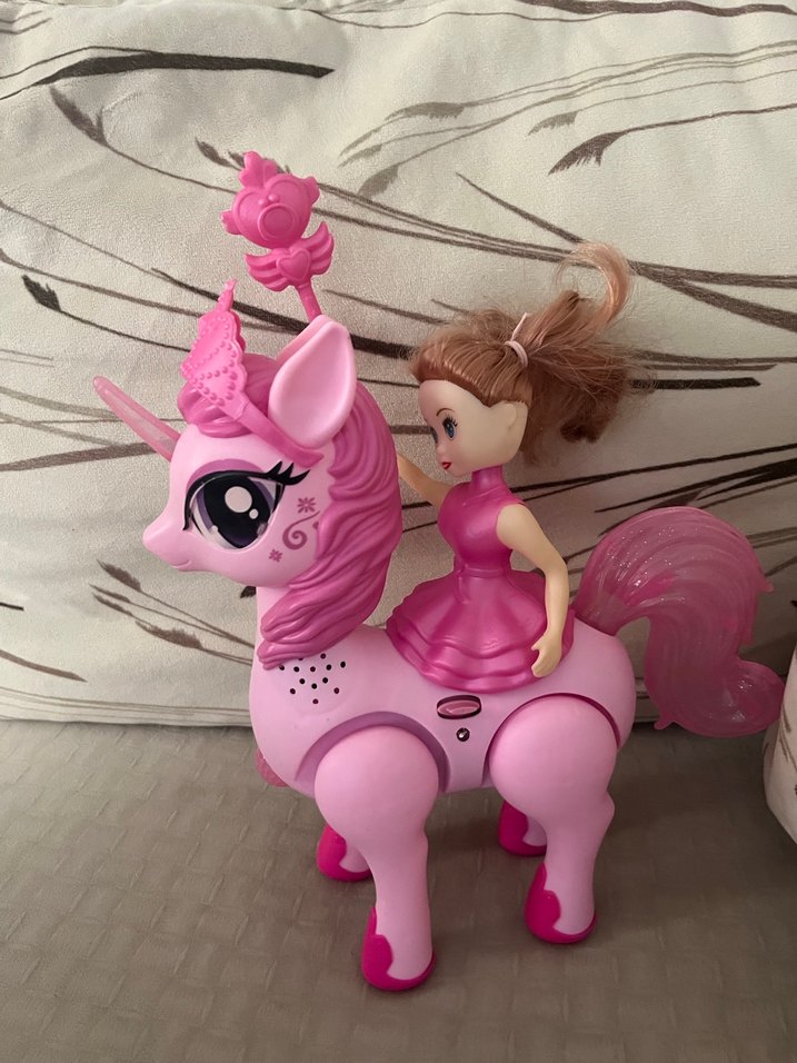 Pembe At ve Bebek Figür Aksiyon Oyuncağı - Görsel 2