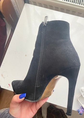 Siyah Süet Stiletto Topuklu Kadın Bot - Görsel 3