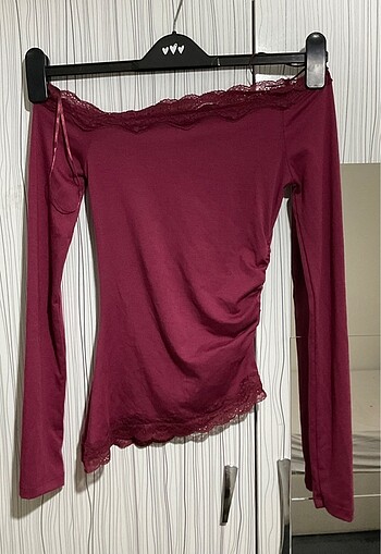 Bershka Büzgü Detay Asimetrik Dantelli Bluz