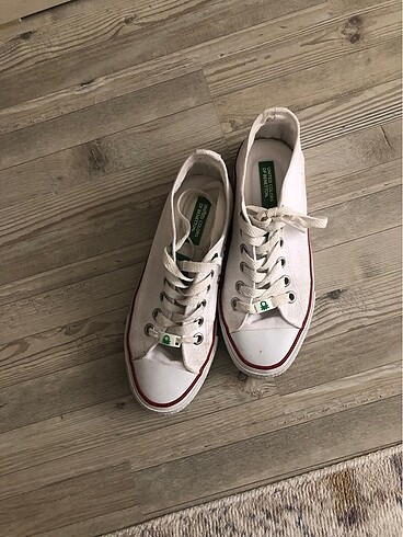 Benetton Sadece bir kere giyildi. Tertemiz çok yeni