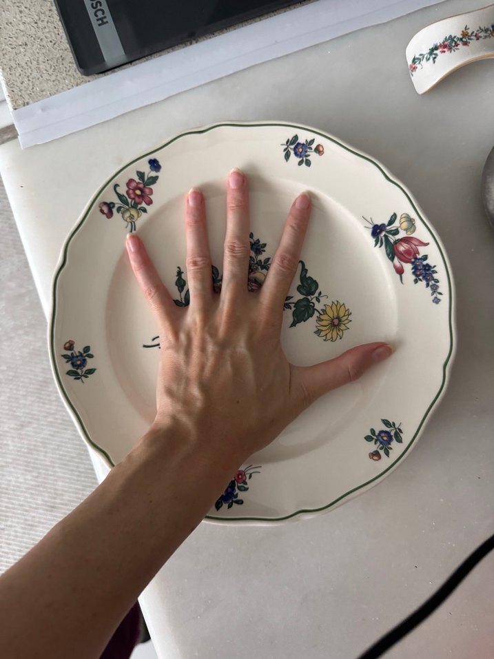 Çiçek Desenli Beyaz Seramik Tabak - Görsel 3