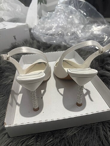38 Beden beyaz Renk Beyaz ince topuklu taşlı saten stiletto topuklu ayakkabı