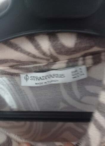 Stradivarius STRADİVARİUS YUMUŞACIK S BEDEN KAZAK