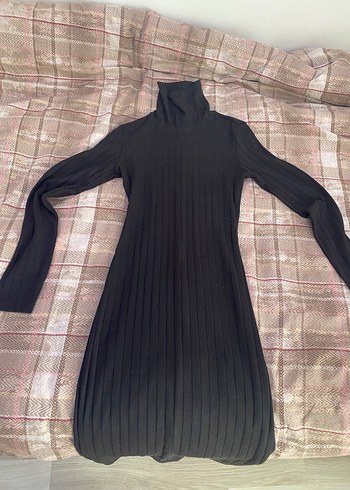 Uzun Siyah Balıkçı Yaka Pilili Elbise H&M