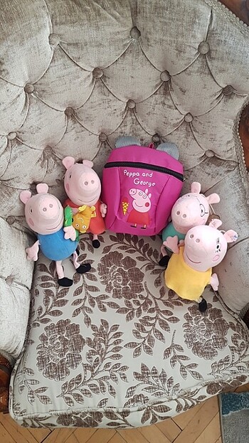 Peppa Pig ve Ailesi & Tek gözlü Peppa Pig Sırt Çantası...